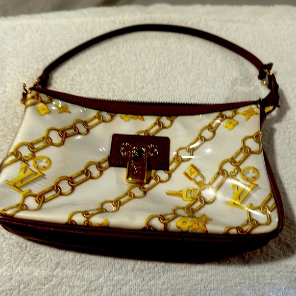Nice small Lv bag great for the night out very elegant - Picture 1 of 6
